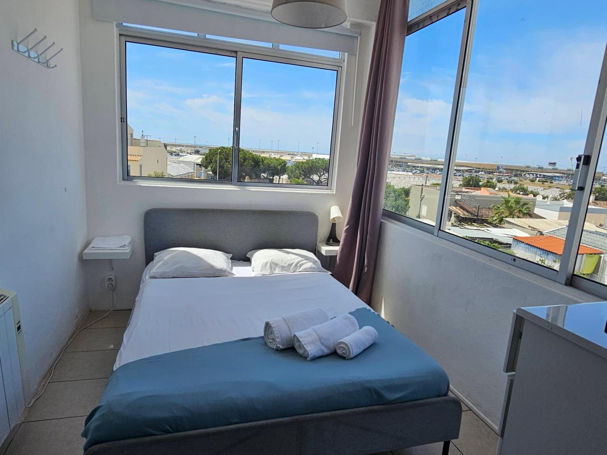 Blife Marya Private Rooms - Airport Stay Faro Room photo